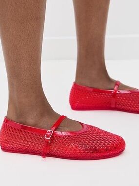 INTENTIONALLY BLANK jelly flats in Cherry women’s size 7